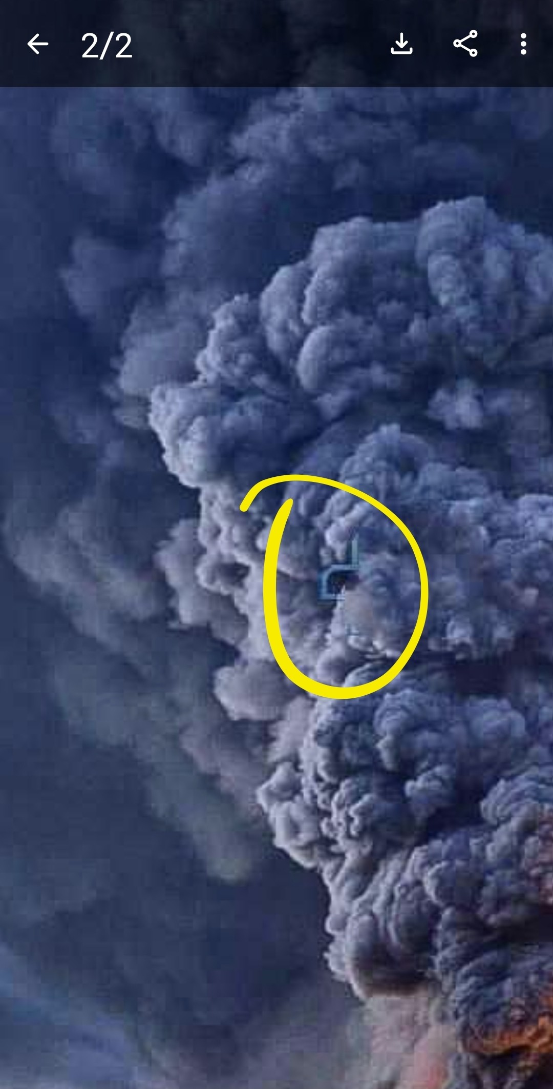 Zoomed in view of part of the cloud shows odd artifact...